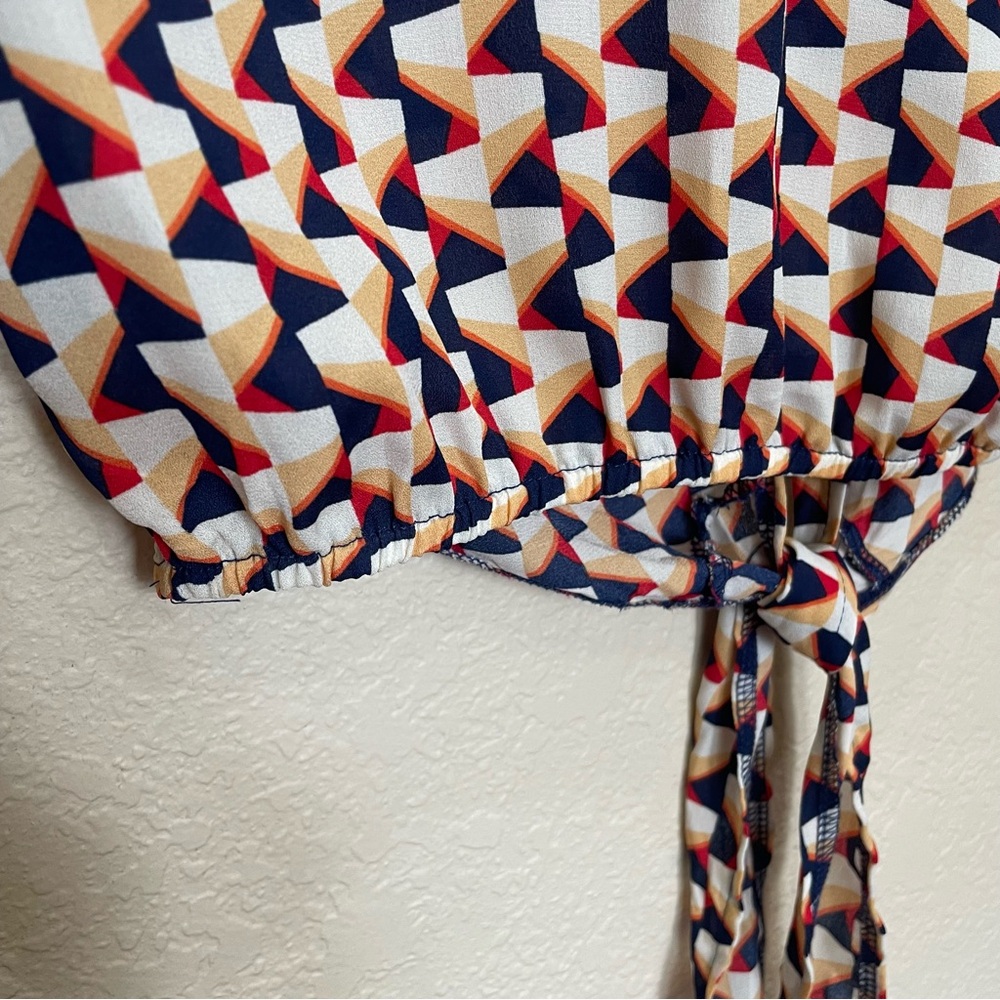 Geometric Patterned Tie-Front Blouse - Picture 7 of 8
